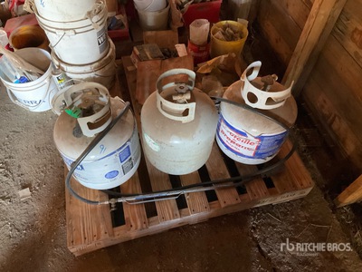Quantity of (3) 20 Lb Propane Bottles Varios, tienda, almacen, consumidor