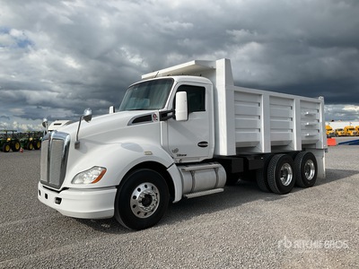 2013 Kenworth T680 6x4 Camion de Volteo / Camion à benne tandem