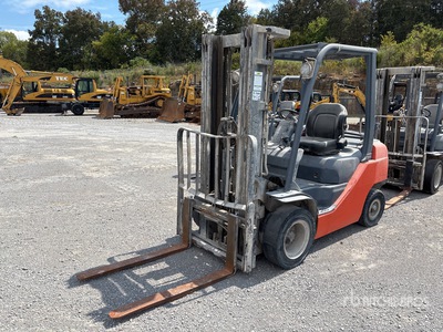 2019 Toyota 8FGU25 4500 lb フォークリフト (Inoperable)