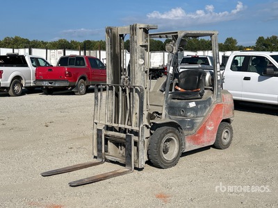 2017 Toyota 8FGU25 4500 lb Pneumatic Tire Montacargas
