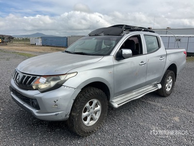 2017 Mitsubishi L200 4x4 Crew Cab Camioneta (INOPERABLE) / Pick Up (Inoperable)