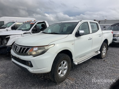 2017 Mitsubishi L200 4x4 Crew Cab Camioneta (INOPERABLE) / Pick Up (Inoperable)