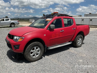 2015 Mitsubishi L200 Crew Cab Camioneta (INOPERABLE) / Pickup (Inoperable)