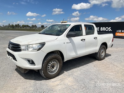 2018 Toyota Hilux 4x4 Crew Cab Camioneta / Pickup
