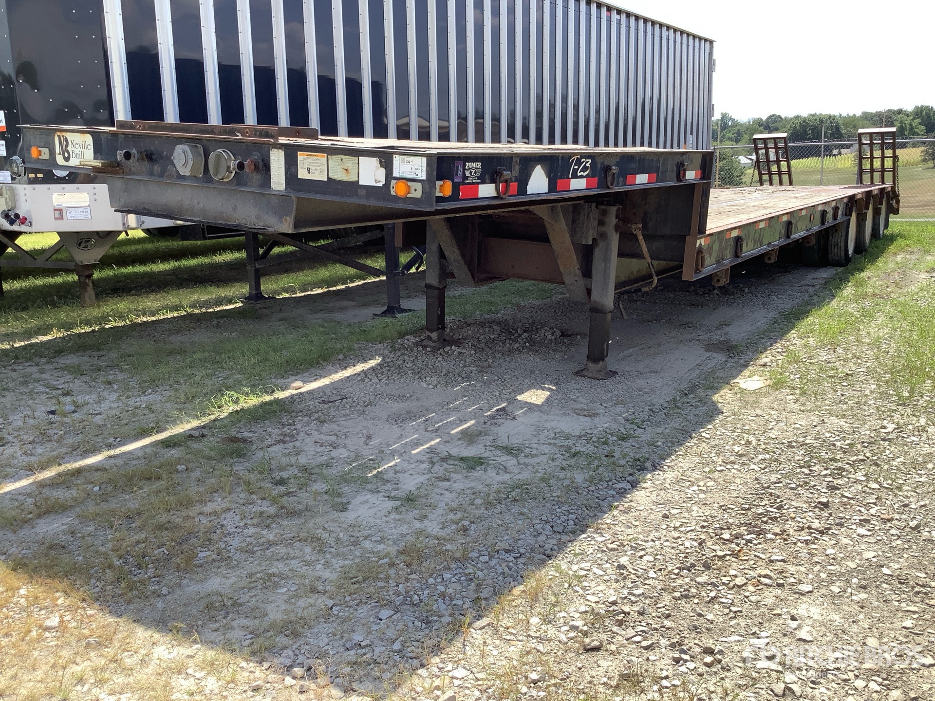 2013 Neville 70000 lb 49 ft Tri/A Step Deck Trailer