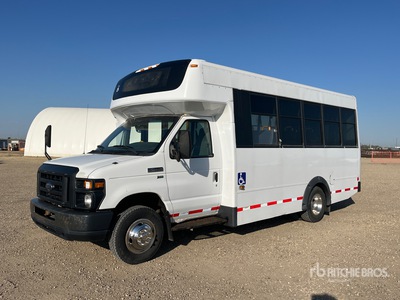 2009 Ford E-450 Econoline 4x2 12-Seat Mini Bus
