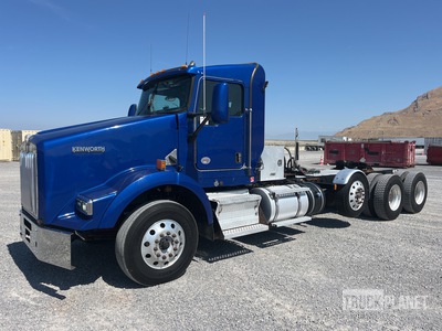2020 Kenworth T800 8x4 Tri/A Dagcabine Trekker