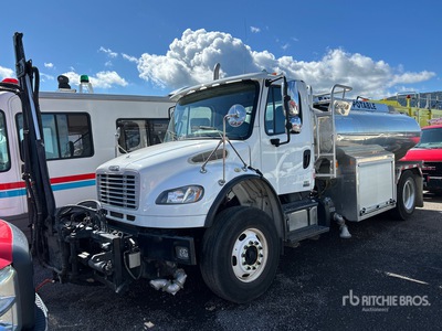 2011 Freightliner M2 106 8000 L 4x2 Camion cisterna de agua (Inoperable)