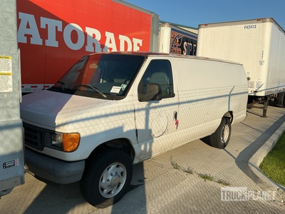 2006 Ford E350 4x2 Moving Camion fourgon