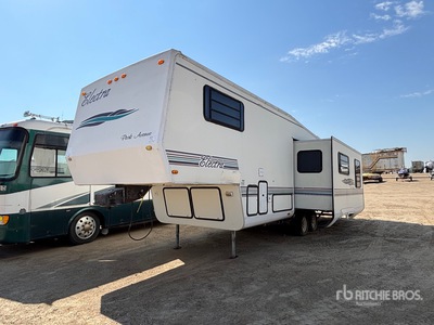 1996 Electra Park Avenue 30 ft T/A Travel Trailer