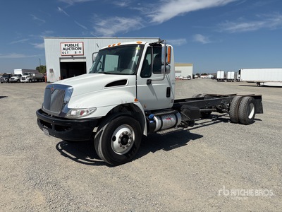 2017 International 4300 4x2 Autocarro cabina e telaio