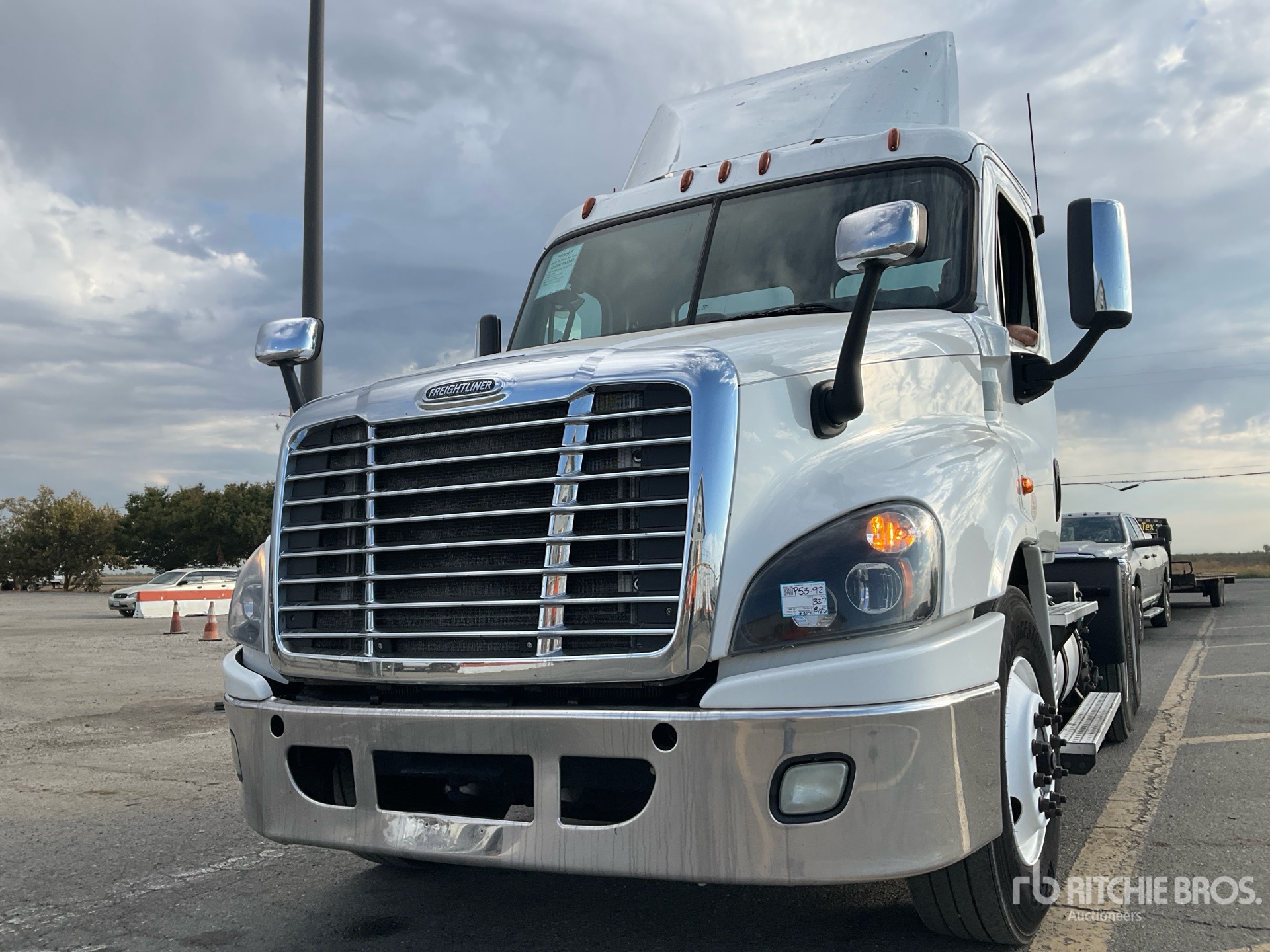 2018 Freightliner Cascadia 125 T/A Day Cab Truck Tractor