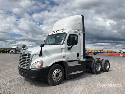 2015 Freightliner Cascadia 125 6x2 Tractocamion / 3-Achs Sattelzugmaschine