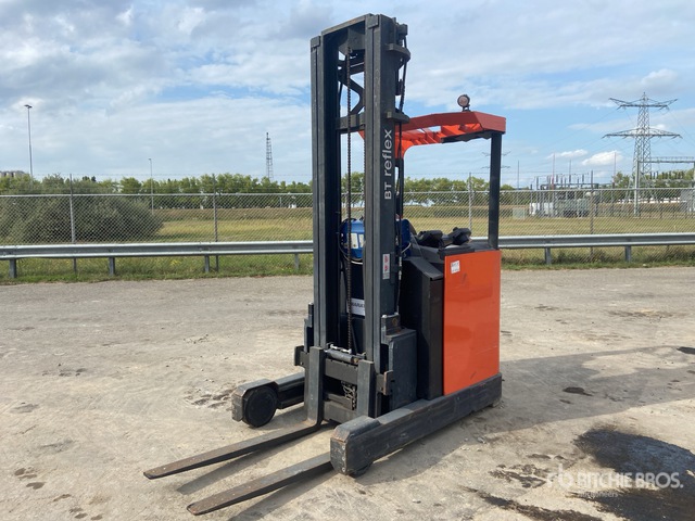 2015 BT RRE140M 1400 kg High Level Order Picker | Ritchie Bros. Auctioneers