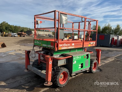 2014 Skyjack SJ6832RT 4x4 Diesel Piattaforma aerea verticale (Inoperable)