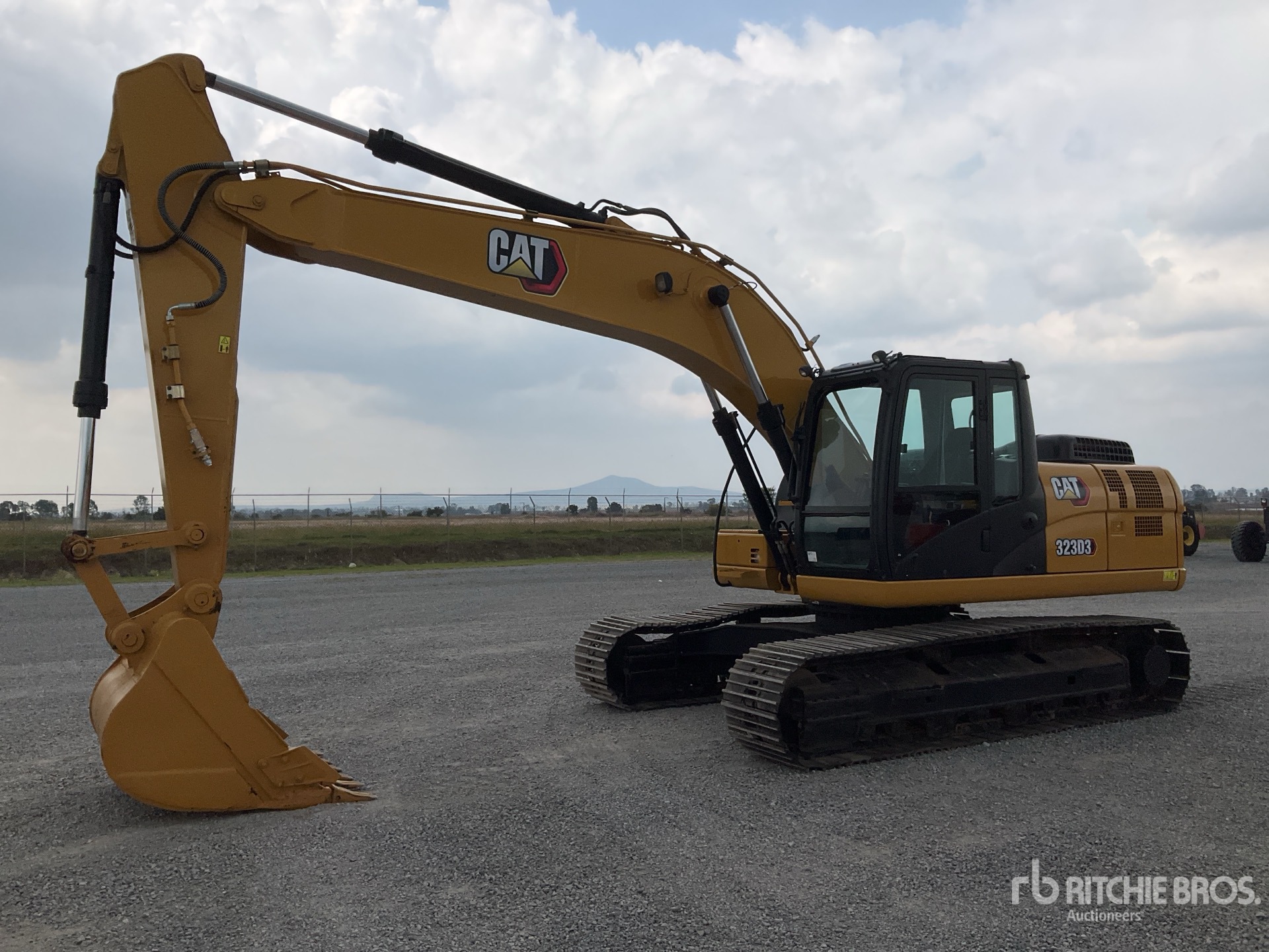EXCAVADORA 2023 CATERPILLAR 323