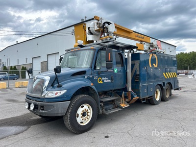 2005 International 4400 6x4 Camion à godets