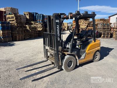 Hyundai 25LC-7A 4940 lb Cushion Tire Forklift