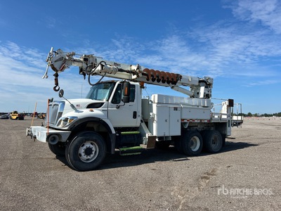 Altec D4050A-TR on 2008 International 7400 SFA 6x6 Kran-Bohrgerät Lkw