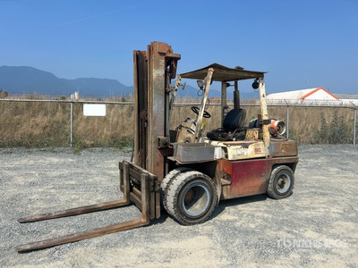 Nissan BGF03A40V 8100 lb Pneumatic Tire Forklift