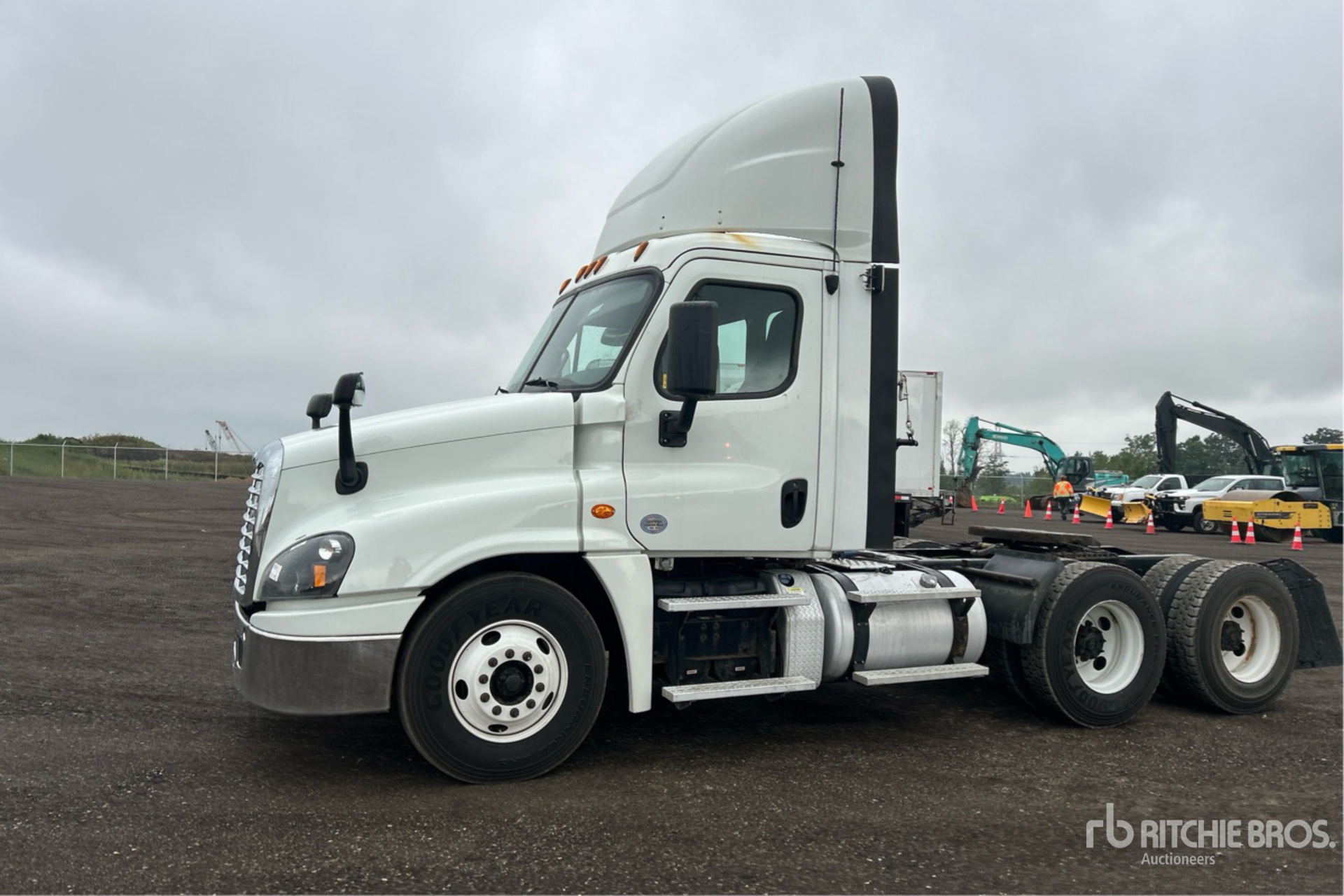 2019 Freightliner Cascadia 125 6x4 Day Cab Truck Tractor