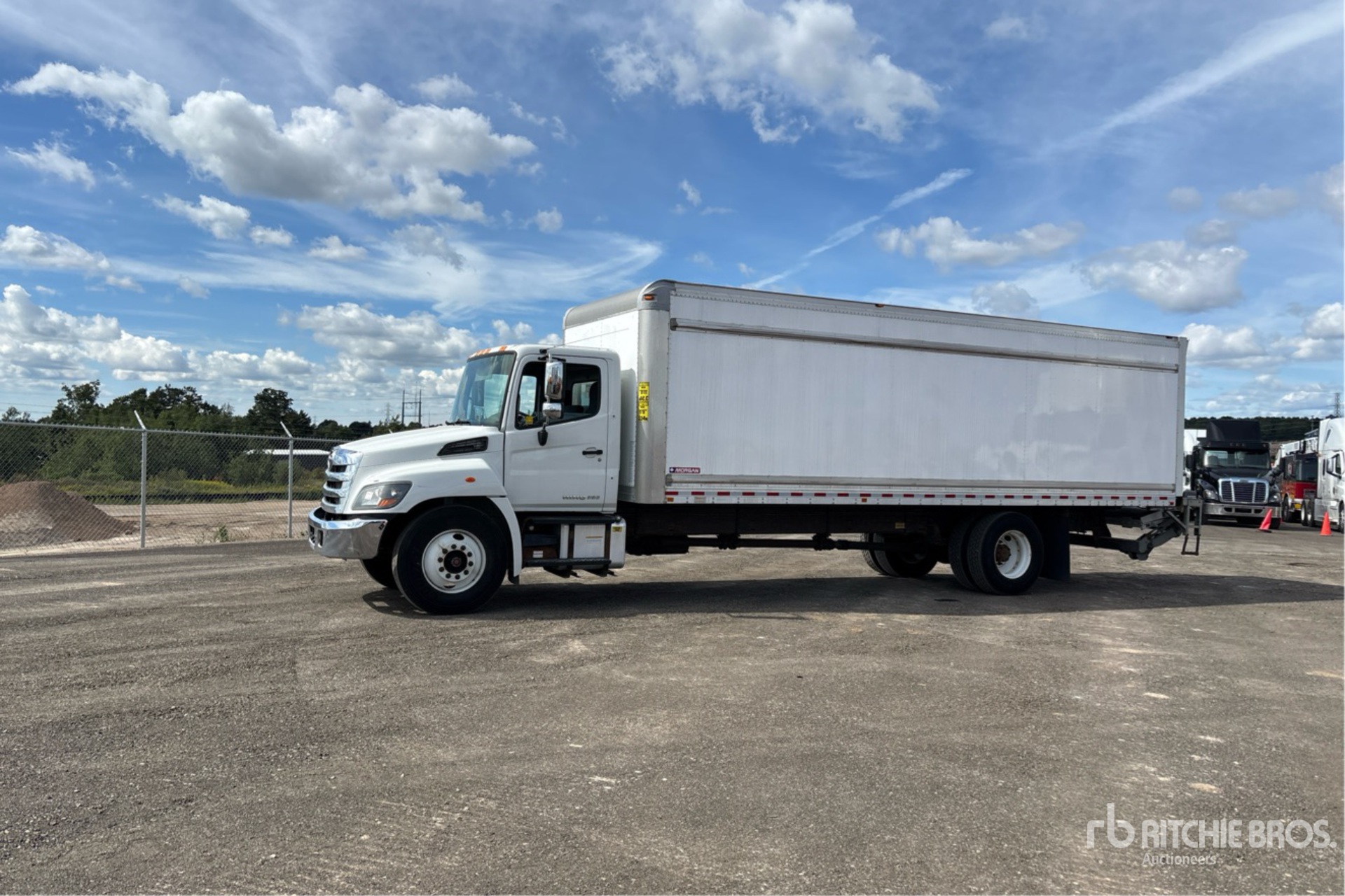 2019 Hino 338 Furgoneta caja cerrada