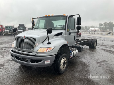 2016 International 4300 SBA LP 4x2 Cabine et châssis