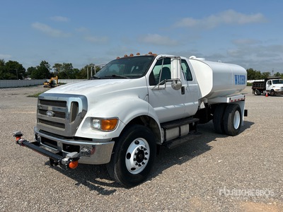 2010 Ford F-750 2100 gal 4x2 Extended Cab Water Truck