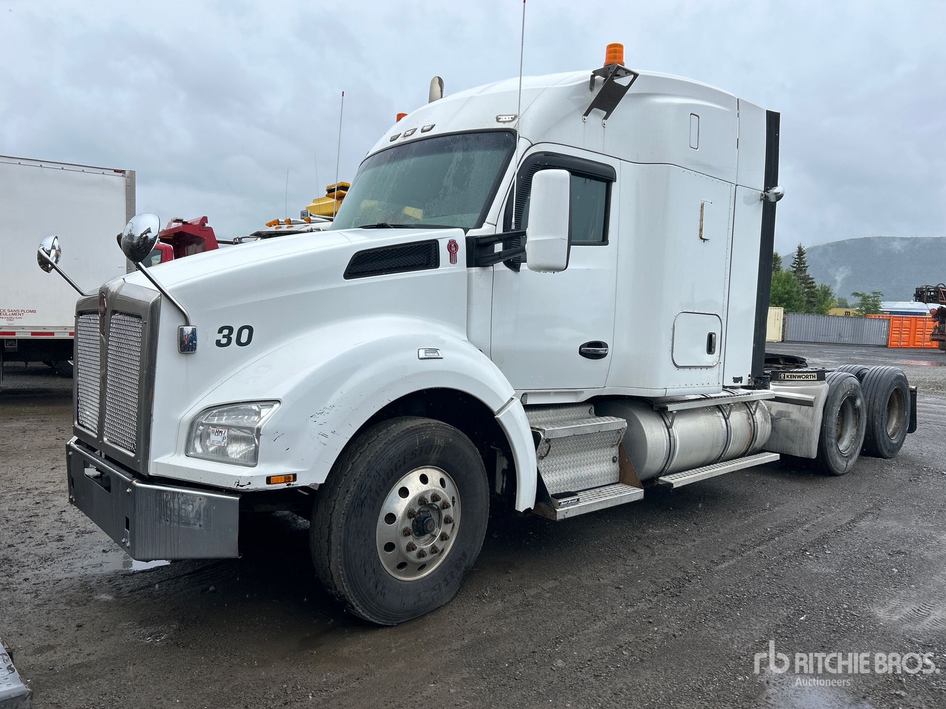 2015 Kenworth T880 Cabeza Tractora Cabina Dormitorio (Inoperable)