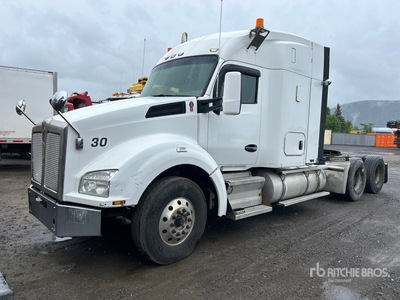 2015 Kenworth T880 Cabeza Tractora Cabina Dormitorio (Inoperable)