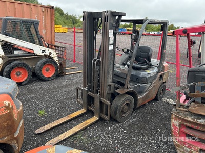 2008 Toyota 8FDU25 4400 lb Pneumatic Tire Carrelli Elevatori (Inoperable)