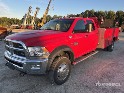 2018 Ram 5500 4x2 Crew Cab Camion utilitaire