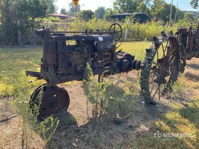 International Harvester F12 Tractor histórico