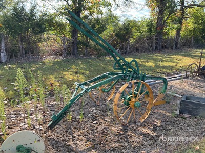 John Deere antique breaking plow Antiguedades
