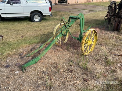 John Deere antique plow Antiguedades