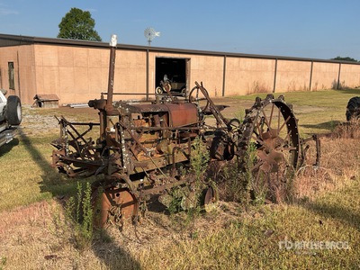 International Harvester F12 Tractor histórico