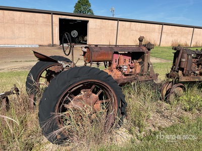 McCormick Deering F12 antique Antiguedades