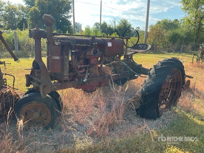 McCormick Deering F12 Tractor histórico