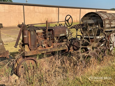 McCormick Deering F12 Tractor histórico