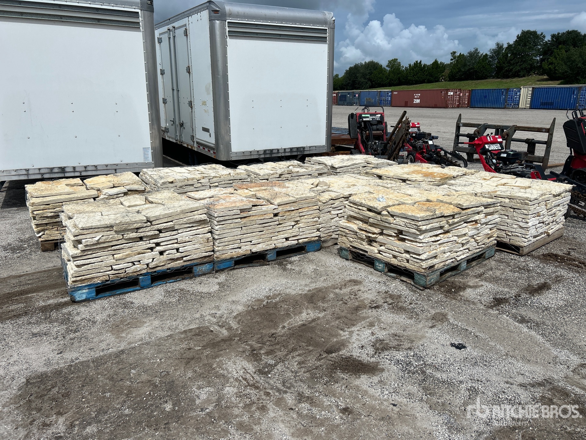 Lot of (10) Pallets of Austin White Limestone Blended Sawn 4-8 In. Thin Veneer Stone (Unused)