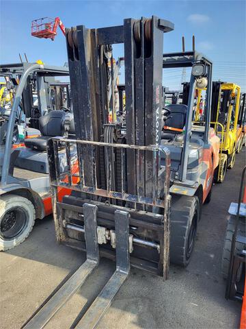 2016 Toyota 8FD45U Pneumatic Tire Forklift
