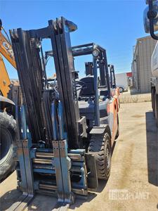 Toyota 8FG35U Pneumatic Tire Forklift