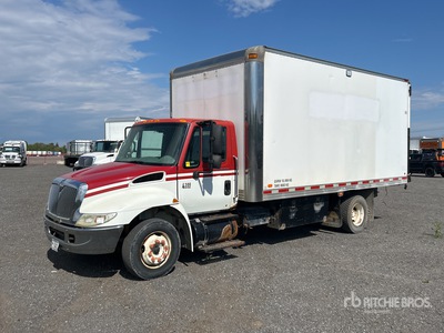 2005 International 4300 SBA 4x2 Van Truck
