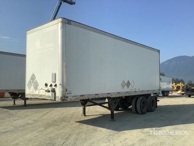 2007 Vanguard 32 ft x 102 in Sliding T/A Van Trailer