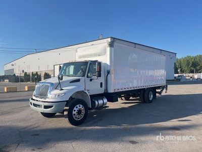 2019 International 4300 4x2 Furgoneta caja cerrada