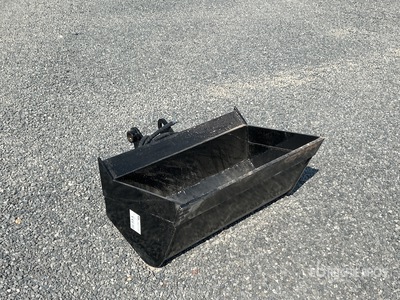 35 in Hydraulic Tilting Excavator Bucket - Fits 3-5 ton Mini Excavator (Unused)
