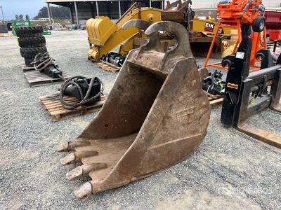 34 in Digging Excavator Bucket