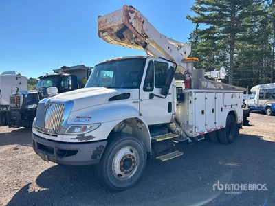 2008 Versalift on 2009 International 4400 4x2 Bucket Truck (Inoperable)