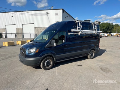 2017 Ford Transit 350 4x2 Camión Utilitario