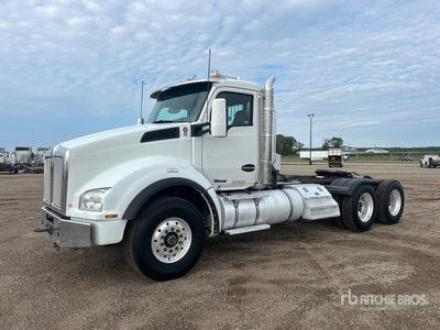 2015 Kenworth T880 Ciągnik siodłowy T/A z kabiną dzienną
